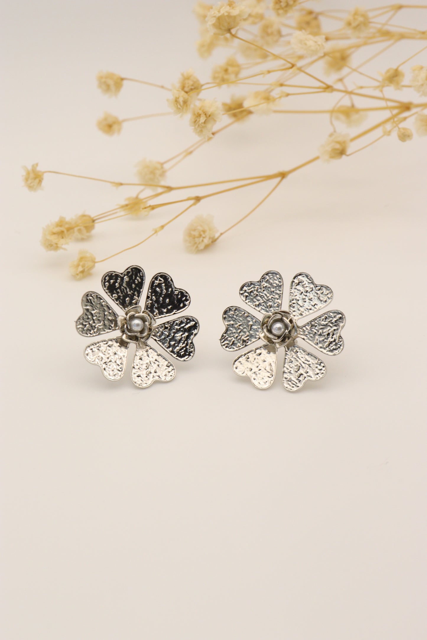 Aretes flor corazones