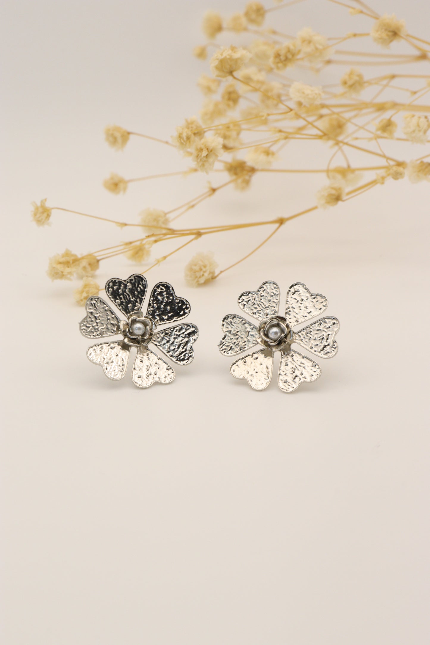 Aretes flor corazones