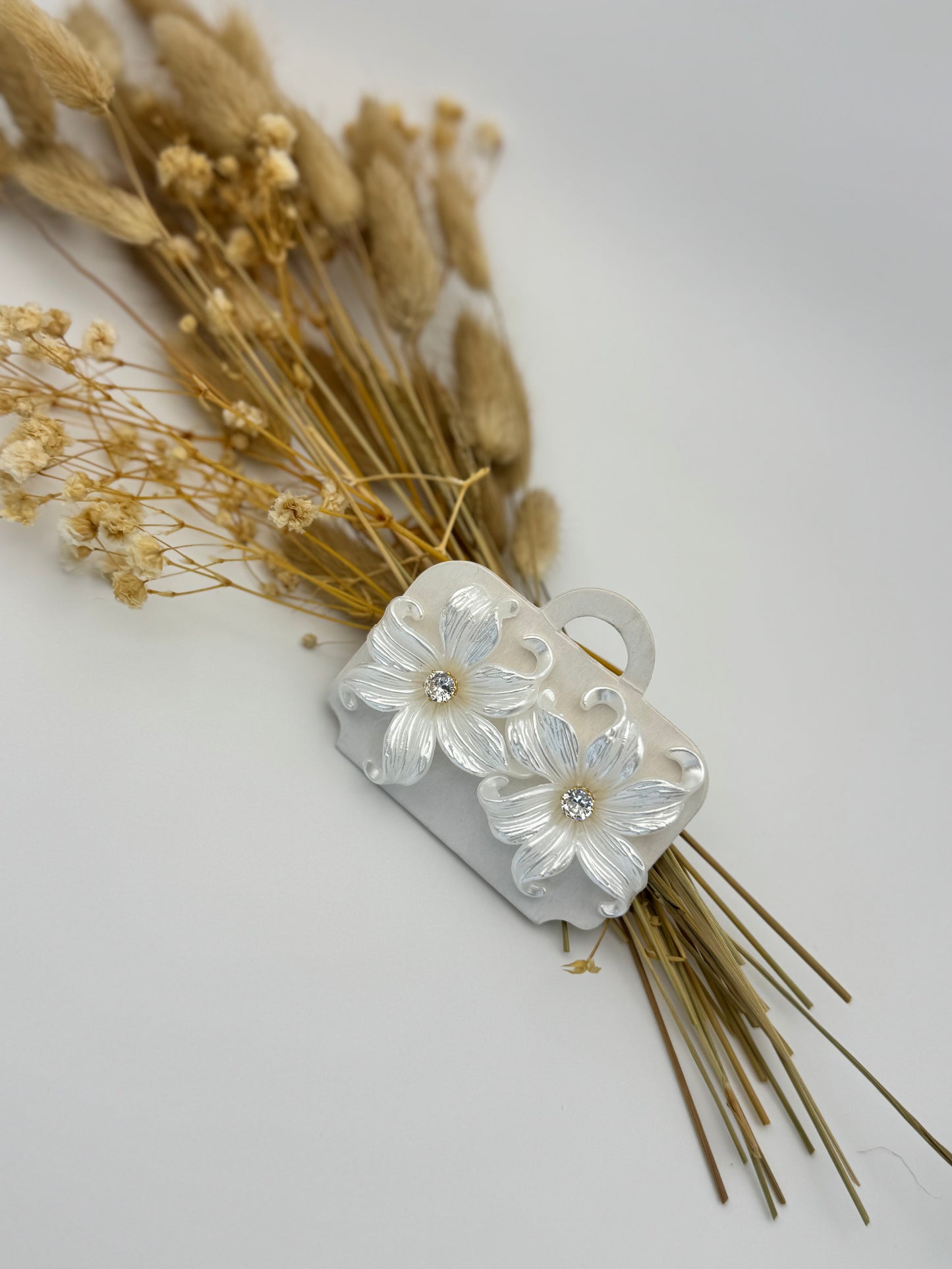 Aretes flor blanca